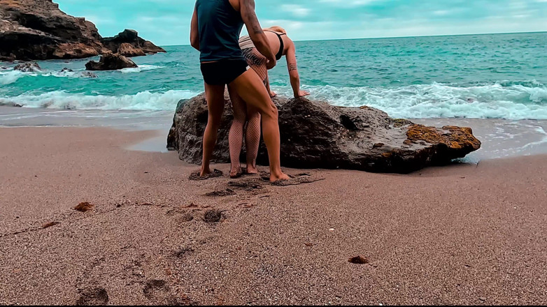 MaskCouple: Sex na pláži! Válcování a přijetí spermatu do kundičky