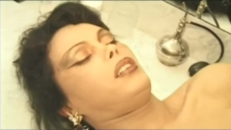 Transcumzcom: seksi kaale stoking aur oonchi eri ke joote pahni hot...