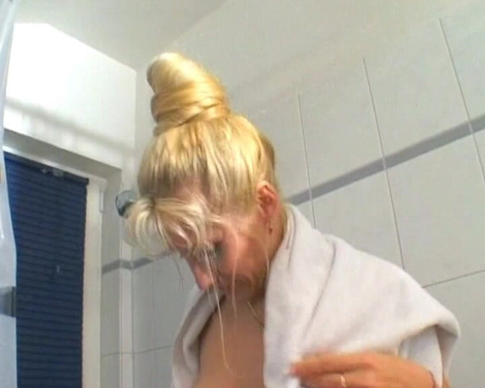 Mature Climax - 100% Mature Videos: Calda miLF tedesca si fa sfondare la fica rasata davanti...