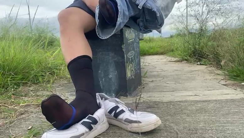 Mr Feet Colombia: Maço ofisten çıkıyor ve futbot oynamak için ayakkabılarını değiştiriyor