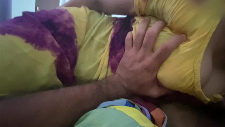 Arabicqueen: Tamil tia tem peitos grandes brancos