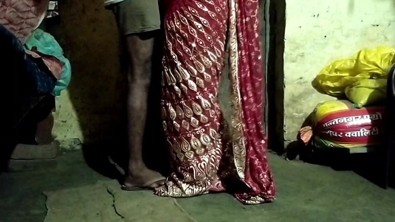 Desi_bhabhi121: Молода індійська пара цілується