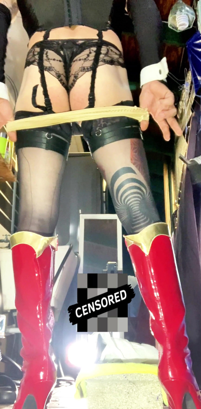 Benito414: Cute Femboy Stretches Ass to Take Huge Dildo!
