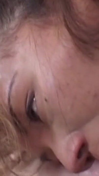 Milfs lesbian memusnahkan pepek menitis dalam pesta seks liar