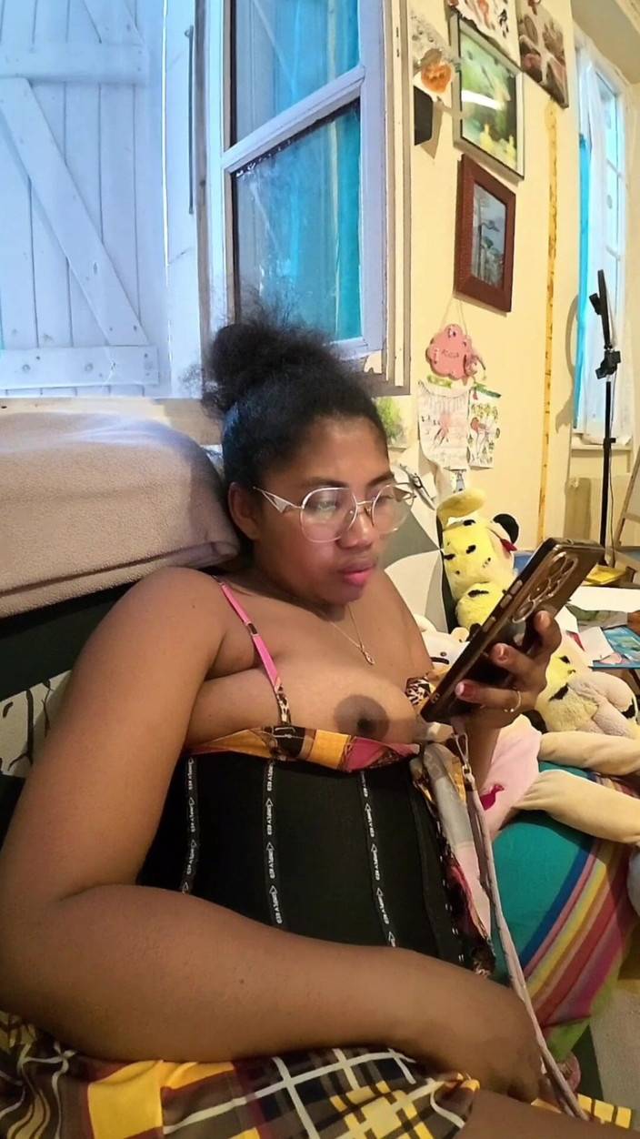 Belle: Relaxing Topless