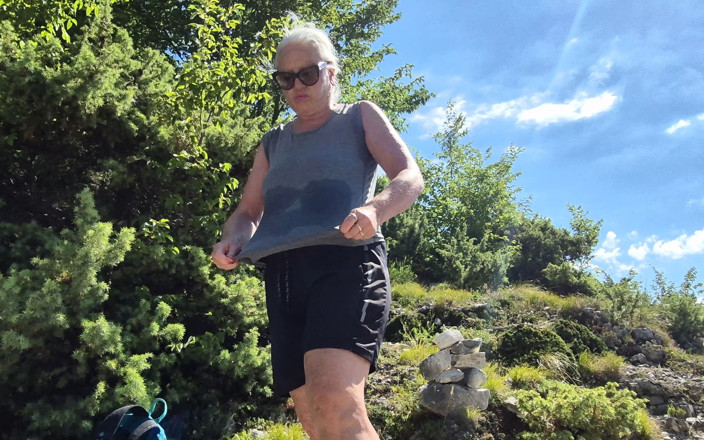 Hotvaleria: Natur Pur Pissen