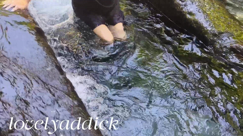 Lovelyaddik: Badad i flodens kalla vatten