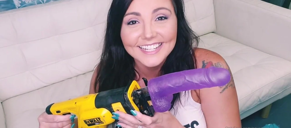 Sohilda yalangoch ayollar onlayn