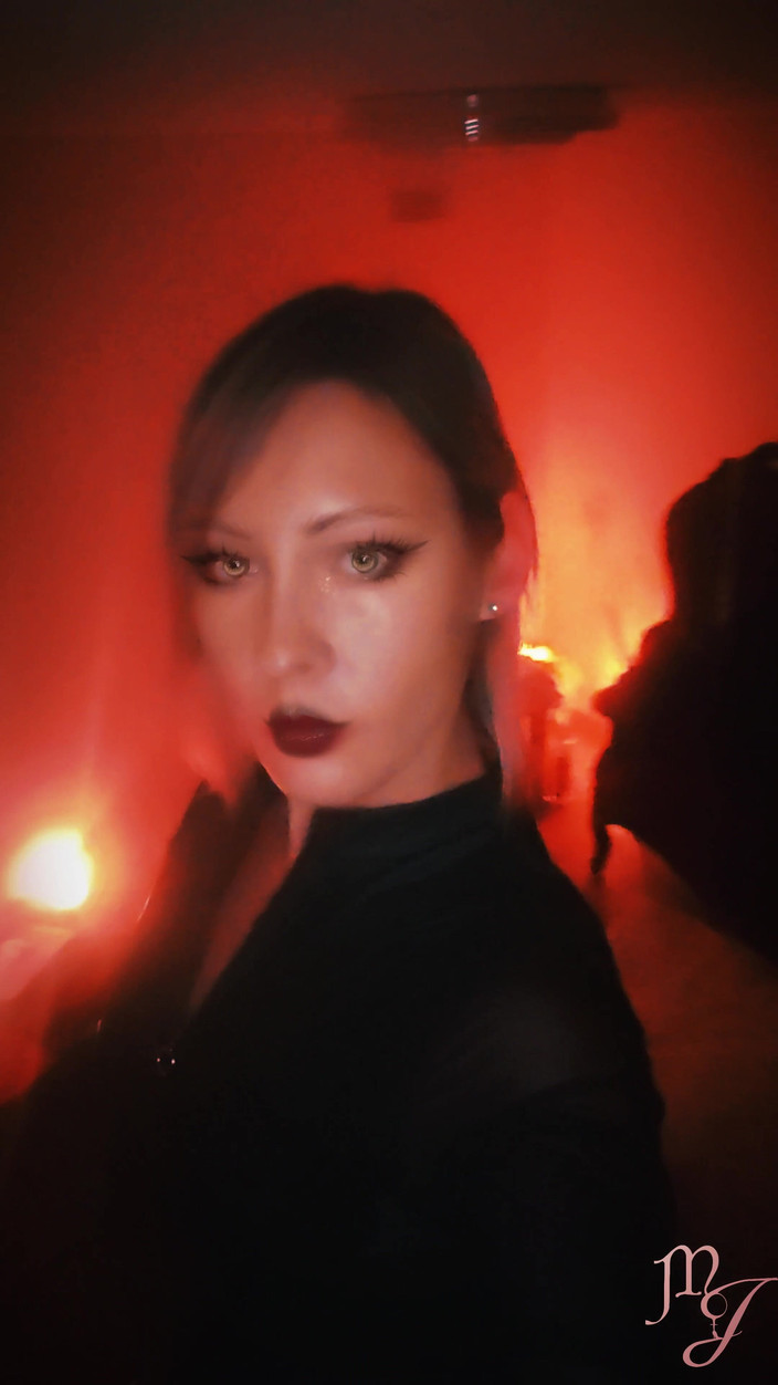 DeesseJulia: My New Dungeon: persiapan - maitresse julia