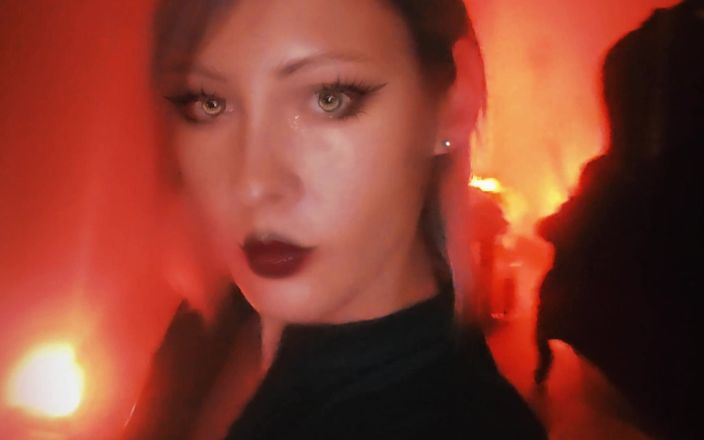 DeesseJulia: My New Dungeon: Przygotowanie - Maitresse Julia