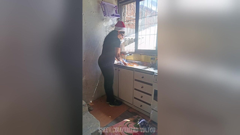 Tiuzao12433: The Cleaning Lady and the Older Guy