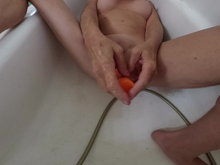 Lizzy Yum VR: Liz young vr 2025 lagi asik muasin memeknya pakai dilate pakai...