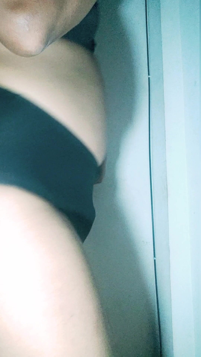 Bigdesidick2: Seksi desi ladyboy tek başına oynuyor