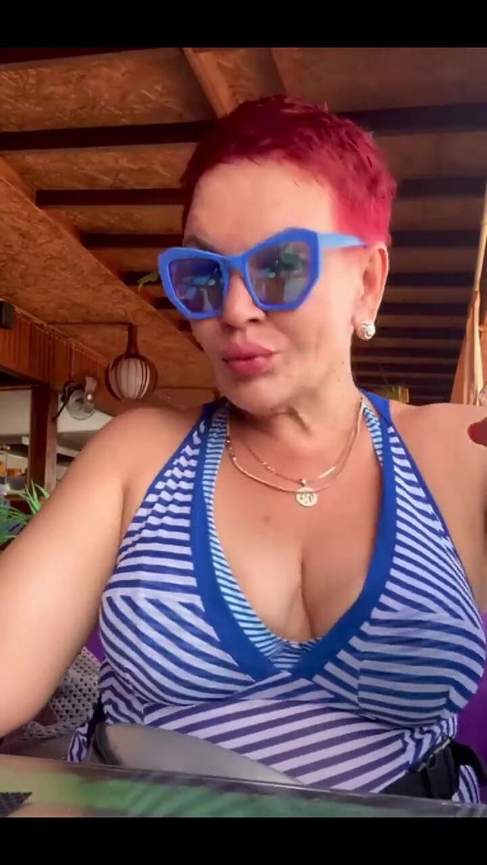 KarmenMilf: Im urlaub meer