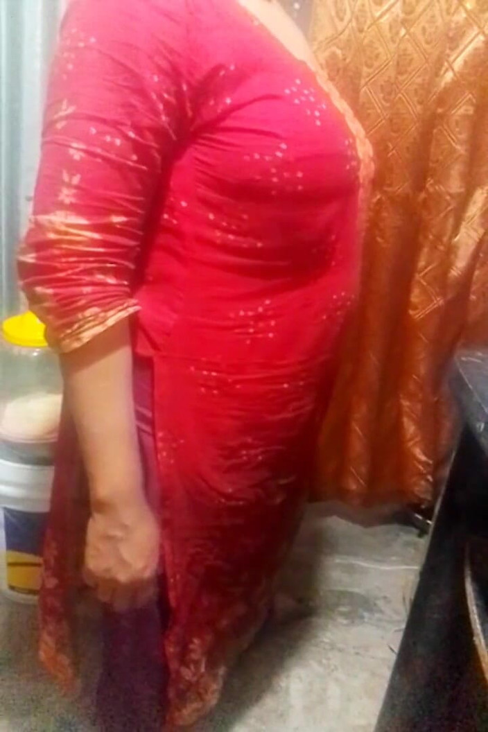 Pakhimoni: ホット・ヴィレッジ・ガール