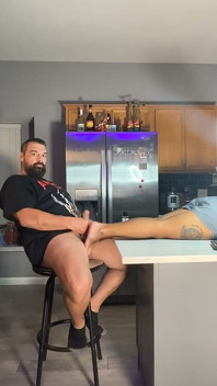 Oil Latina Feet and Cumshot