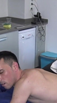 Sexy blonder twink von ist bester freund gefickt