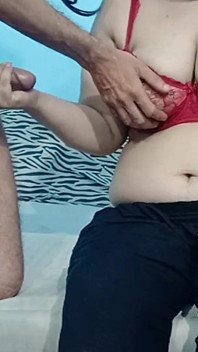 デカ尻インドのセクシーな妻がデジ巨乳をセクシーな手コキで犯されました