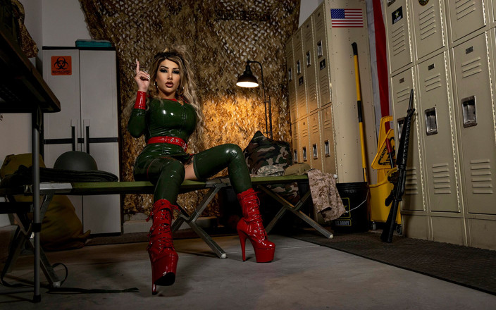 Kitana Montana Official: Anaal neuken en creampie met generaal Kitana Montana