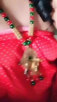 Desi Bhabhi's zwarte poesje sexy video