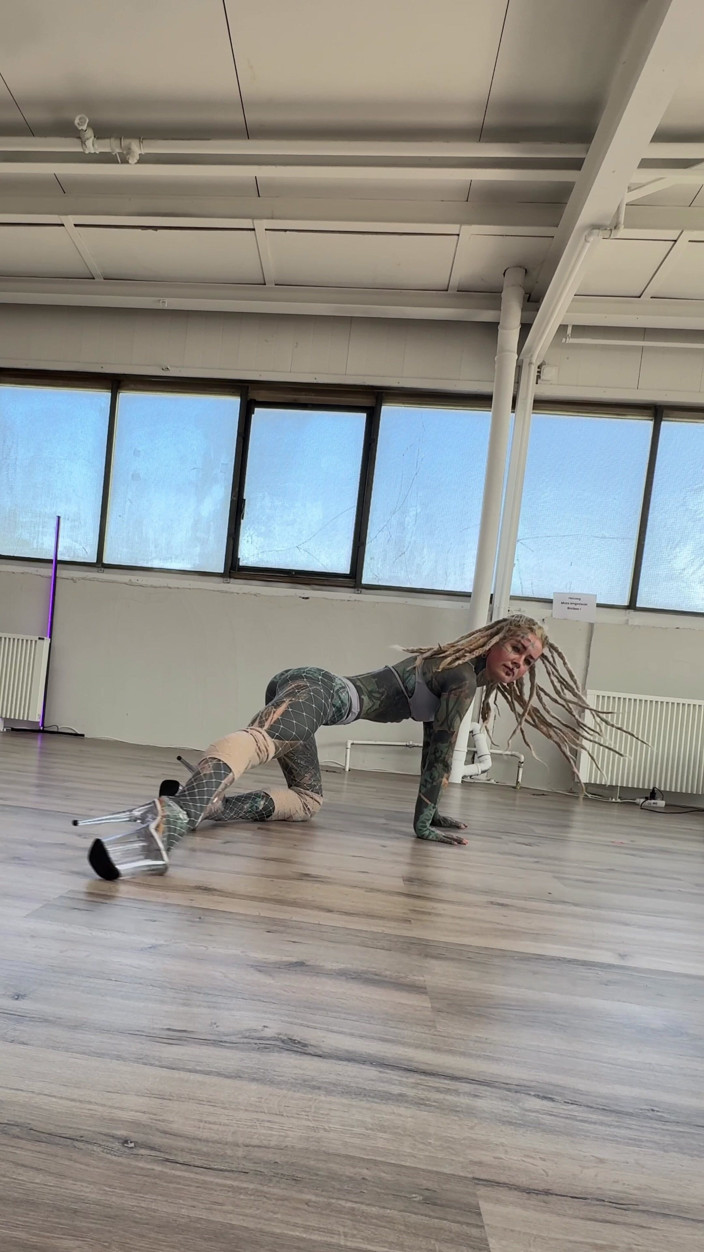 Anuskatzz: 私のダンス、気に入ってくれますか?もっと詳しくはこちらをフォローしてください
