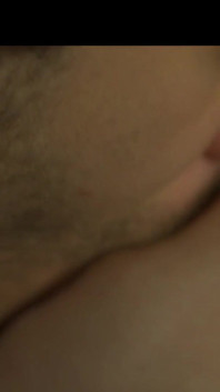 Brunetka s velkým zadkem je postříkaná od svého chlípka