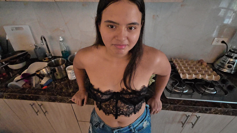 Pronoia Mey: Macocha chce się pieprzyć w kuchni z wytryskiem w ustach