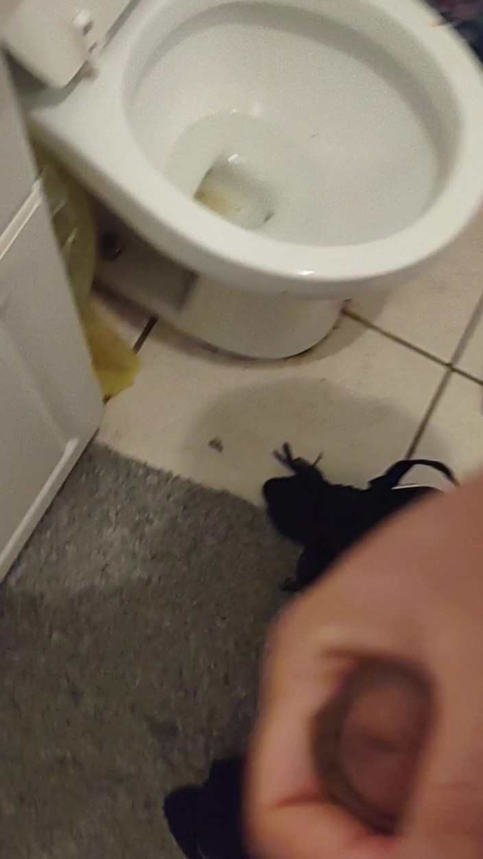 Brandon: Banyoda boşalıyor