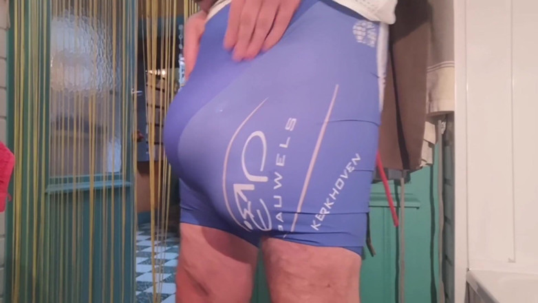 Monster_Meat_: Abultada con engranajes de bicicleta Lycra!!