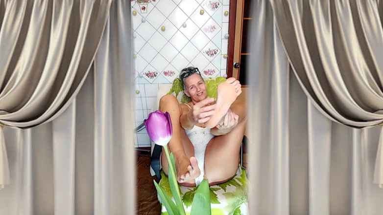 Lukerya: Die Attraktive Hausfrau Lukerya Flirtet Online Und Zeigt Ihre Appetitlichen...