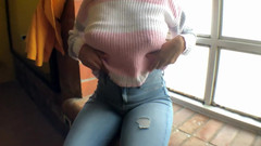 Ellie pink: Mahasiswi semok ini nyepong kontol sahabatnya sampai dicrot di mulut...