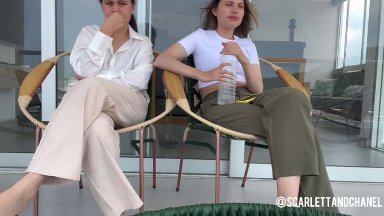 scarlettandc: Des lesbiennes baisent