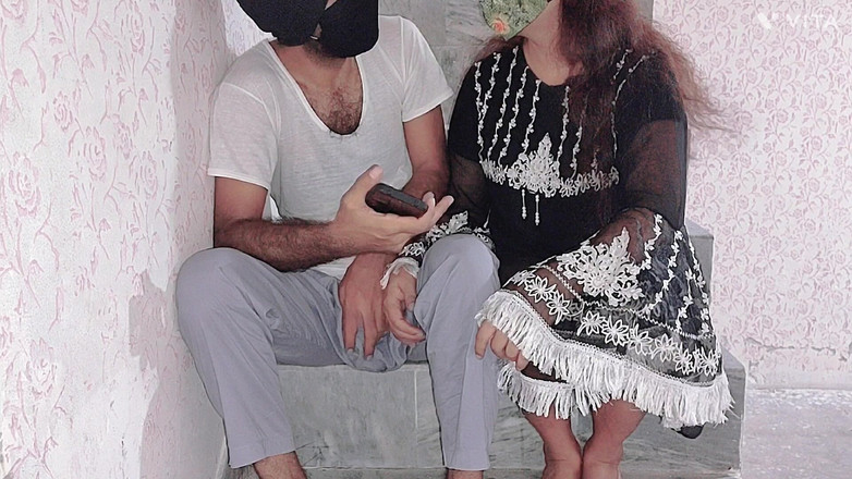 Pakistani CoupleX: Oups, cette fille s’est fait baiser un jour qu’elle est...
