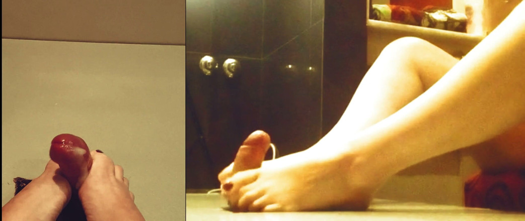 My sweet milfs: 25 Mature Woman Masturbating with Her Feet up on a...