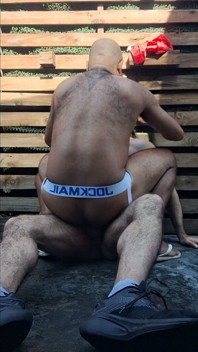 Oso Vikingo Peludo Y Barbado En El Balcón.
