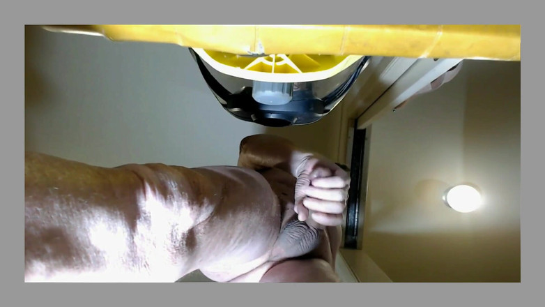 UncleK: Elektrikli süpürge beni emiyor