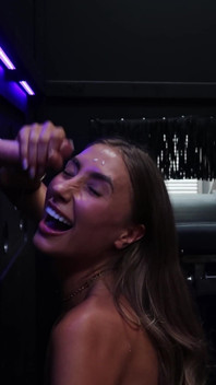 ¡lily Phillips Es Destruida Por Mí Y Los Chicos En Gloryhole! (mi Primera Vez)