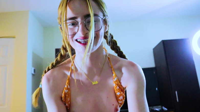Smash Thots Films: I Smash Nerdy College Slut Reese Robbins in Hotel Room