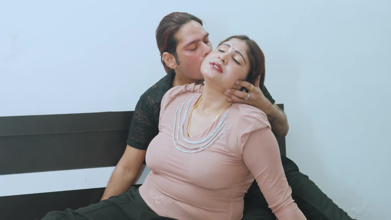 BoldkaAdda: Meia-irmã veio à casa de seu meio-irmão e se divertiu