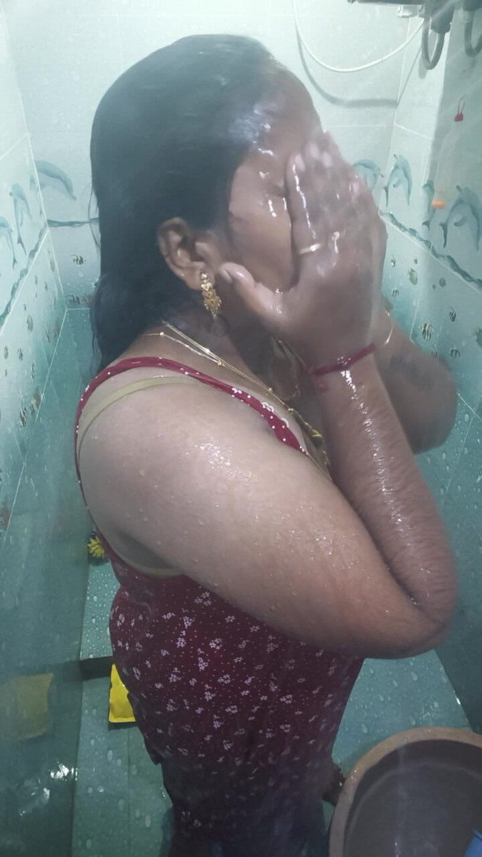 Susmitha2258: Femeie desi duș