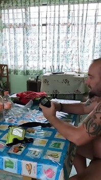 Istriku pengen banget nyepong kontol dan telan sperma - keinginannya adalah perintahku
