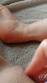 Orgasme 4k dans une culotte en dentelle blanche avec masturbation