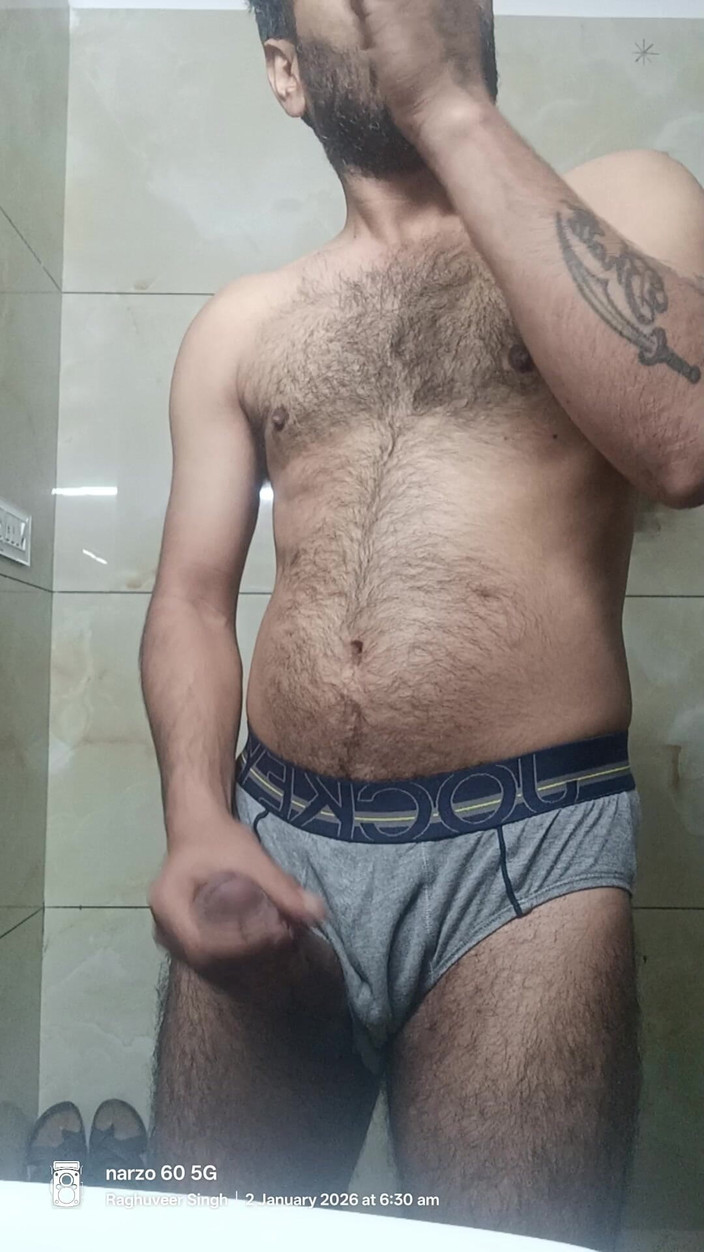 Rajasthani-old-lover: Hintli rajasthani desi adam komşu polis memuruyla duş ve ustalık...