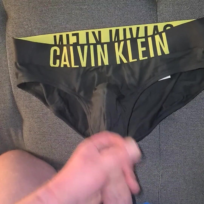 CumShorts: Air mani pakaian dalam