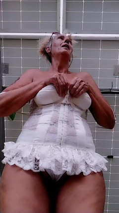 Lukerya: Den glada hemmafrun Lukerya: när renoveringen är klar börjar magin i...