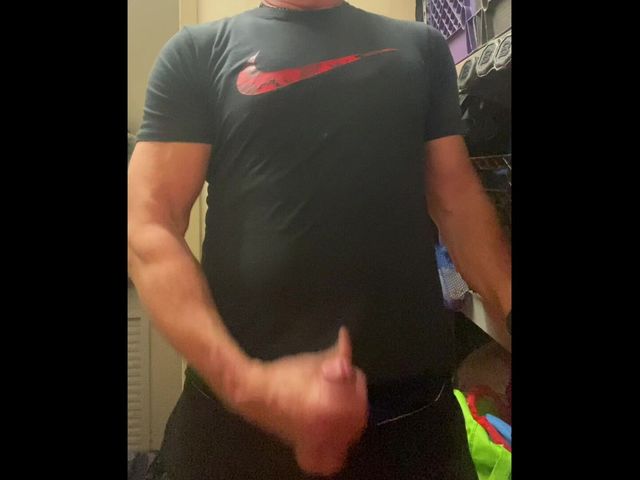 Horny Jockdad87 Busts Another Load Between Classes (JockDad87)