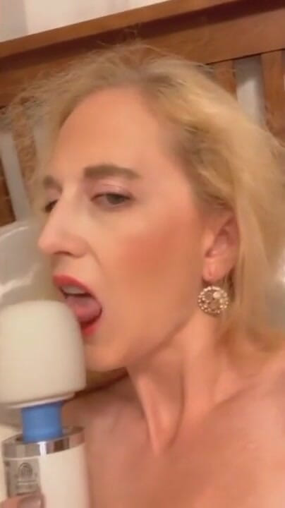 Chelly181818: Rave masturbation