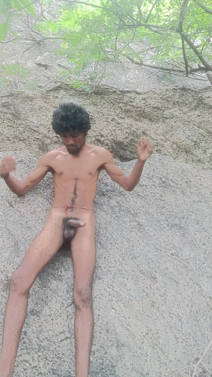 AURA THINGS: Cowok berondong ini masturbasi pagi-pagi di hutan