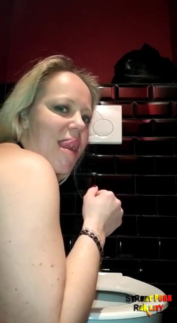 Street porn reality: Pissing break 09