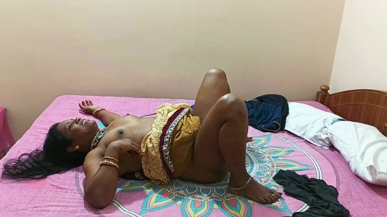 Popmini: bhaartiy seksi vivaahit bhaabhi romantik land chusaee aur saari men...